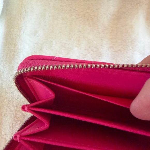 Coach Essential Small Zip Around Card Case with Pillow Quilting Dragonfruit Pink - Picture 11 of 12